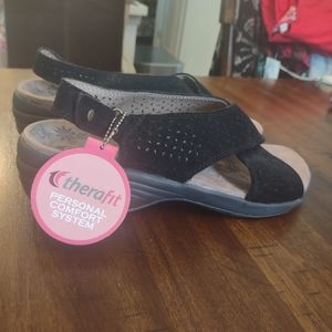 NWT Therafit Footwear black walking sandals - size 8